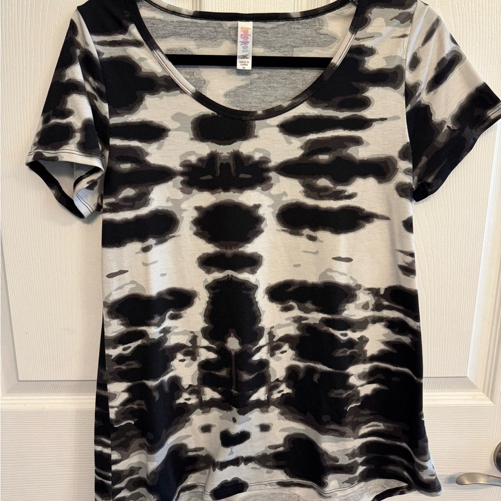 LuLaRoe Black and White Short Sleeve T-Shirt